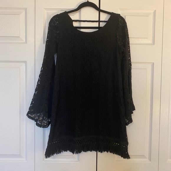 Fall FAVORITE 🍁🧡☕️ FOREVER 21 Black Lace/Crochet Fringe Bell Sleeve Dress - Picture 4 of 9
